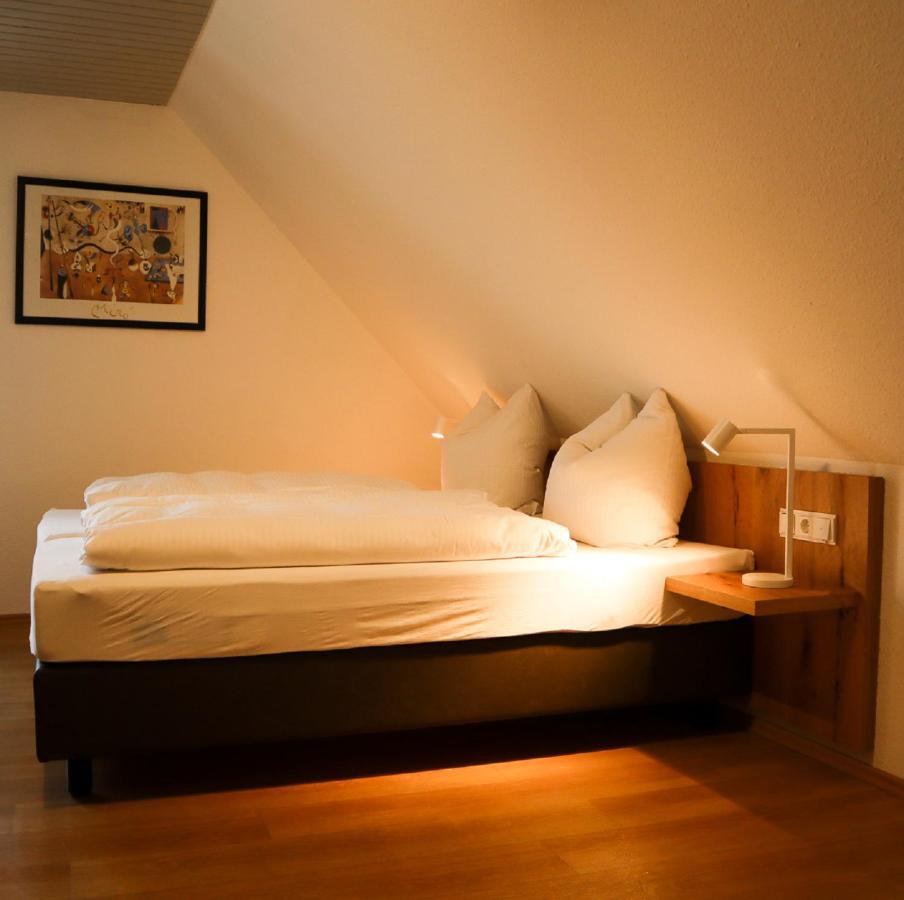 Weinstube Sinas Brettl Hotel Noerdlingen Exterior photo