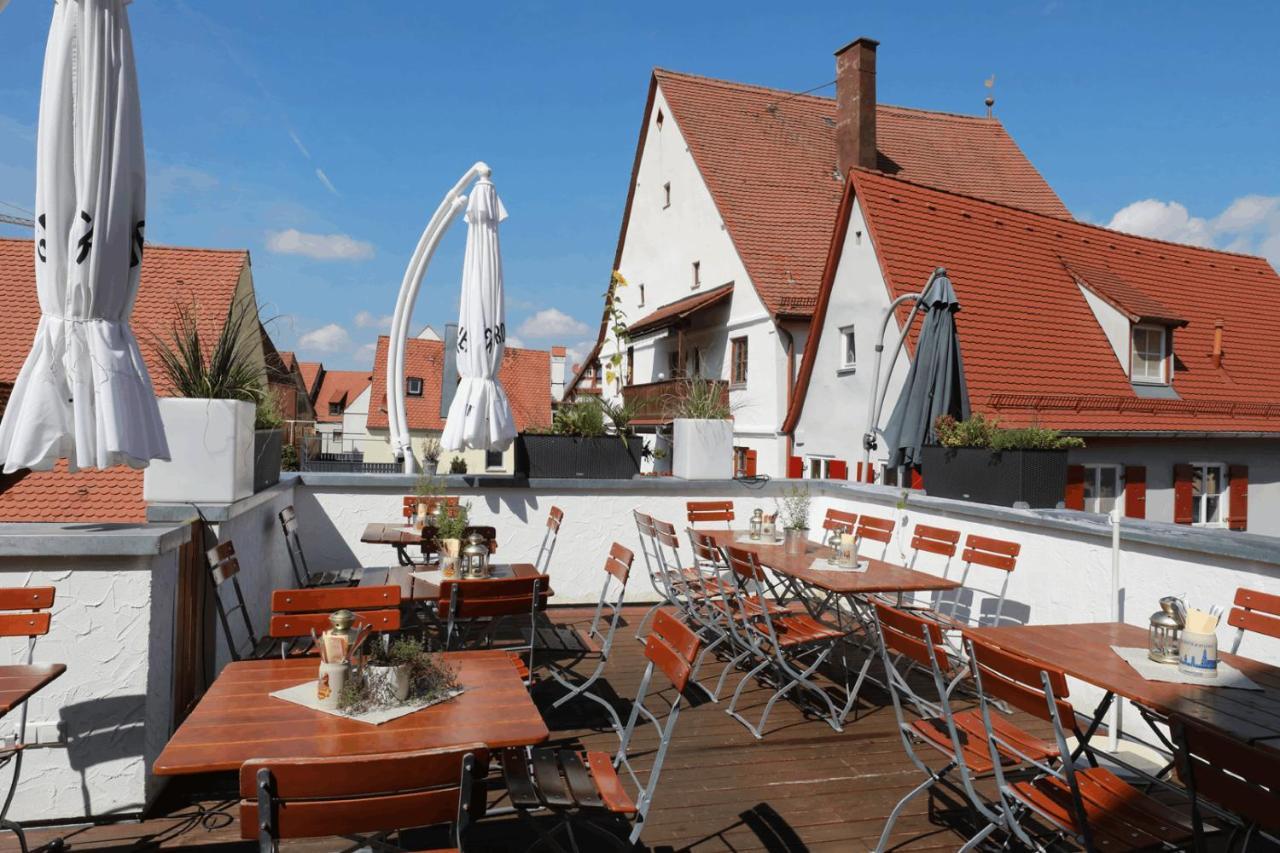 Weinstube Sinas Brettl Hotel Noerdlingen Exterior photo